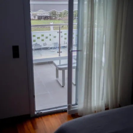 Thessprivepool Apartman *