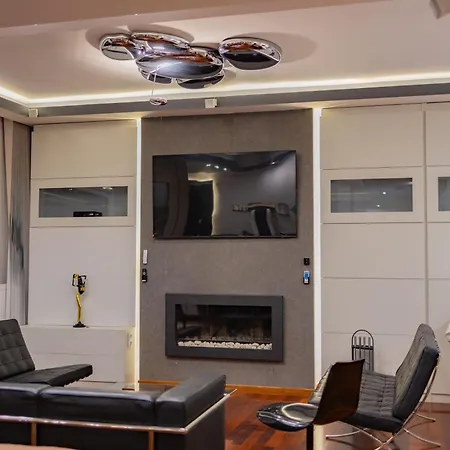 Thessprivepool Apartman *
