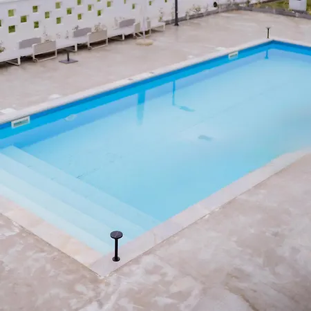 Thessprivepool Apartman