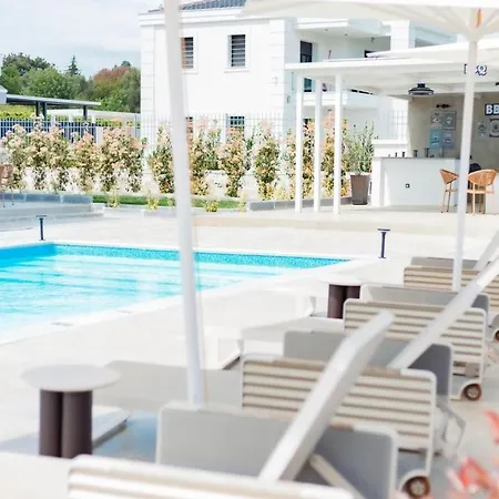 Thessprivepool